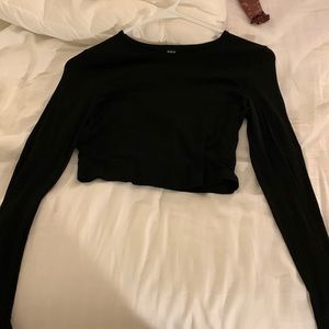 black long sleeve crop top
